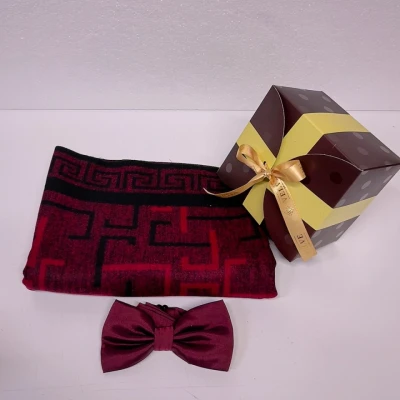 Imagine din Pachet Secret Santa pentru barbati, cu fular lung din casmir si papion asortat, in cutie cadou, Bordo, 188x34cm