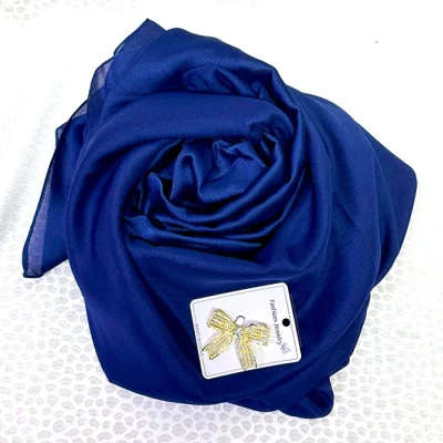 Imagine din Pachet cadou Silk &amp; Shine, cu esarfa din matase si brosa, in cutie fereastra, Albastru