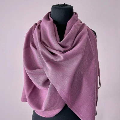 Imagine din Esarfa tip sal Belladona, din material subtire, cu franjuri si emblema, Mov prafuit, 180x65 cm