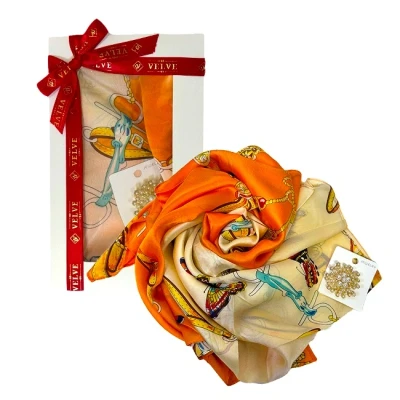 Imagine din Pachet cadou Silk &amp; Shine, cu esarfa din matase si brosa, in cutie fereastra, Portocaliu