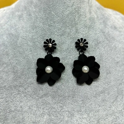 Imagine din Cercei lungi Theona, design floral, cu tija si pietre artizanale, Negru