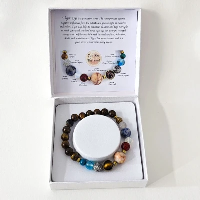 Imagine din Bratara 10 Planets Tiger Eye, din pietre semipretioase in cutie cadou, semnificand planetele galaxiei