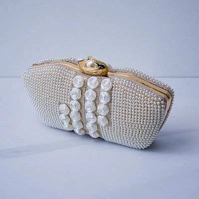 Imagine din Geanta de ocazie, Opulent Style, tip clutch, cu detalii decorative florale si perle, Crem