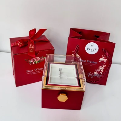 Imagine din Cutie eleganta rotativa Best Wishes, cu trandafir de sapun si inel inoxidabil, Rosu