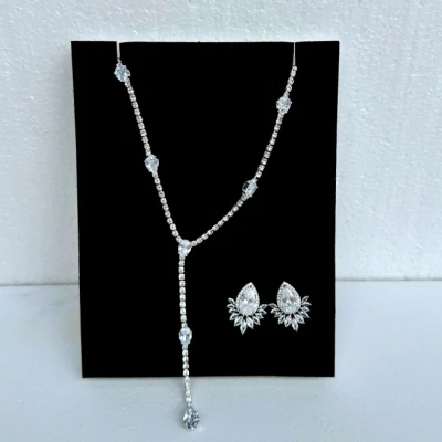 Imagine din Set accesorii Feeling, lantisor cu cristale din zirconiu si cercei, in cutie eleganta, Argintiu