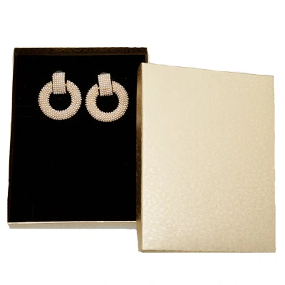 Imagine din Cercei eleganti Merlin, accesorizati cu strasuri in forma de perle, cutie cadou, auriu