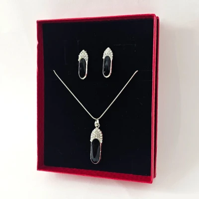 Imagine din Set accesorii Feeling, din inox, cu cercei, lantisor si pandativ cristale, in cutie eleganta, Trust argintiu/negru