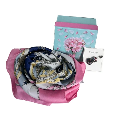 Imagine din Pachet cadou femei ForYou, brosa vioara si esarfa din matase in cutie eleganta 70x70 cm