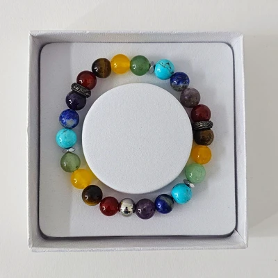 Imagine din Bratara Chakra, din pietre semipretioase in cutie cadou