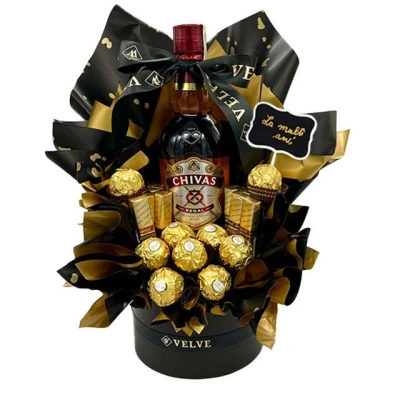 Imagine din Cosulet cadou Delice pentru barbati, cu pancarta si text &quot;La Multi Ani!&quot; Chivas Regal 12 YO 0.5, 9 praline Ferrero Rocher ciocolatele Merci