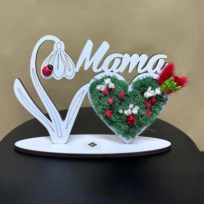 Imagine din Ornament din lemn Draw Me, ce poate fi personalizat cromatic, cu tematica individuala (Mama), licheni stabilizati si imortele, Rosu