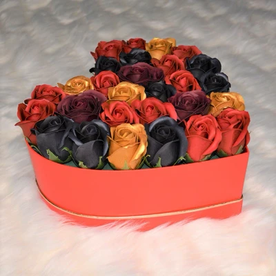 Imagine din Aranjament floral Miracle Blossom cutie inima cu 29 trandafiri sapun (Culoare: portocaliu negru)