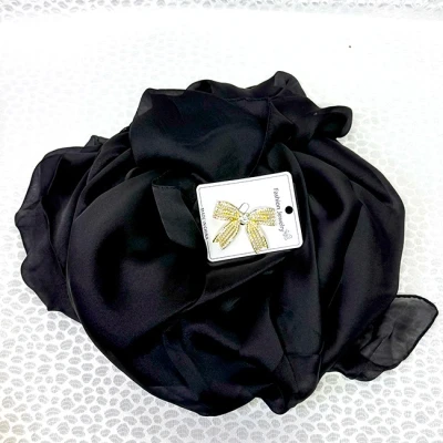 Imagine din Pachet cadou Silk &amp; Shine, cu esarfa din matase si brosa, in cutie fereastra, Negru