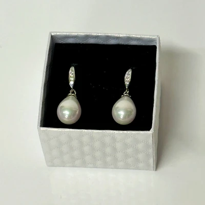Imagine din Cercei eleganti Pearls, accesorizati cu perle si pietre semipretioase, in cutie cadou, Alb unt