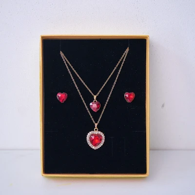 Imagine din Set accesorii Danser a Deux, din inox, cu cercei, sirag doua lanturi si pandativ pietre, in cutie eleganta, Gold Heart Rosu