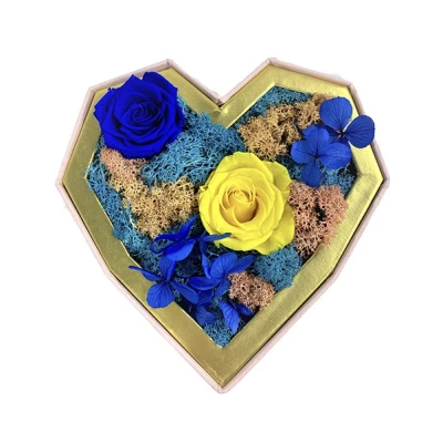Imagine din Aranjament Floral Special 6 cu flori criogenate pe pat de muschi cret si licheni naturali stabilizati (Culoare: crem roz)
